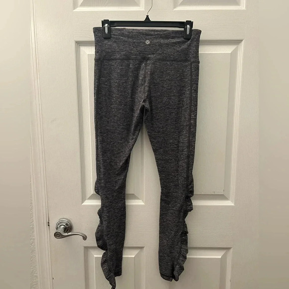 ! Lululemon Run: Turn Around Tight Heathered Black Hidden Pockets Size 8 - Picture 3 of 5